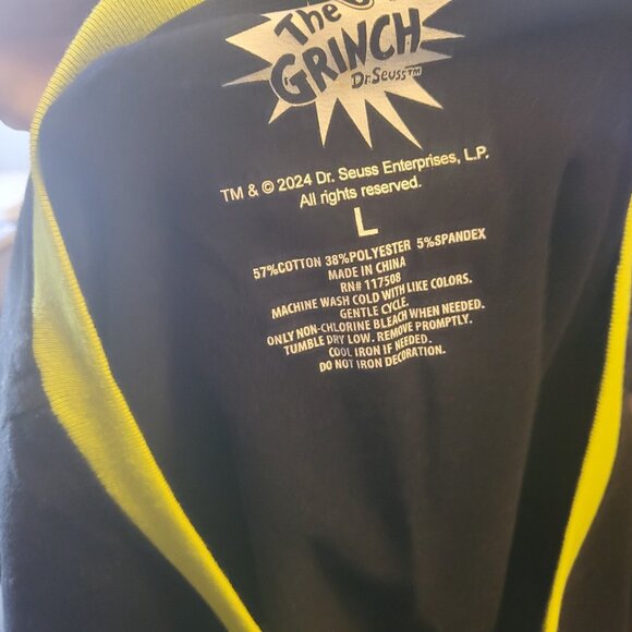 The Grinch Dr. Suess Size L Black Holiday Short Sleeve T-Shirt Short NWOT - Picture 5 of 5